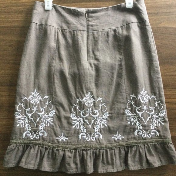 San Francisco Tiered Skirt with Lace and White Embroidery pattern - Picture 4 of 6